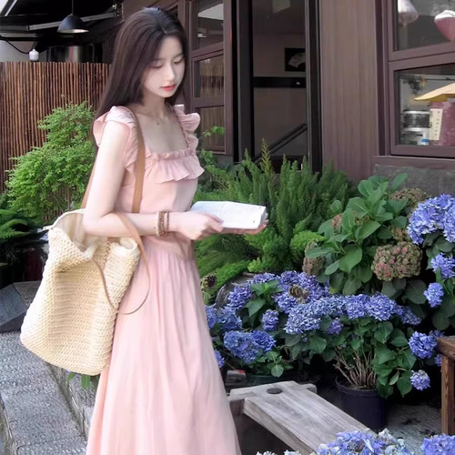 粉色吊带连衣裙女夏季新款茶歇桔梗法式小众复古小飞袖长裙度假风