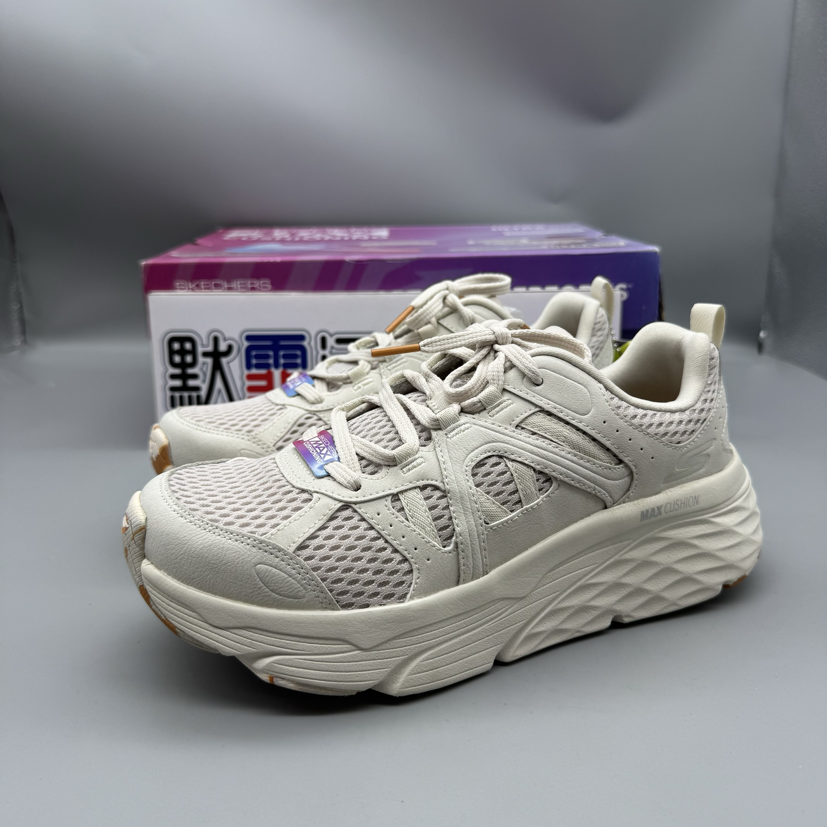 Skechers斯凯奇春夏新款女子强缓震轻便星迈系列跑步鞋128137