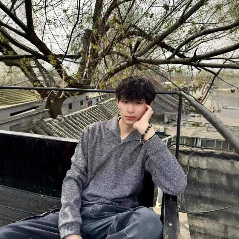 正肩感P肌理秋季长袖上衣灰色olo搭风穿猫眼石男款t恤韩系老钱衫