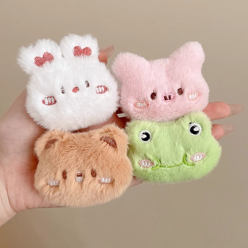 卡通毛绒胸针女生可爱小熊玩偶公仔固定别针围巾包包挂饰衣服配饰