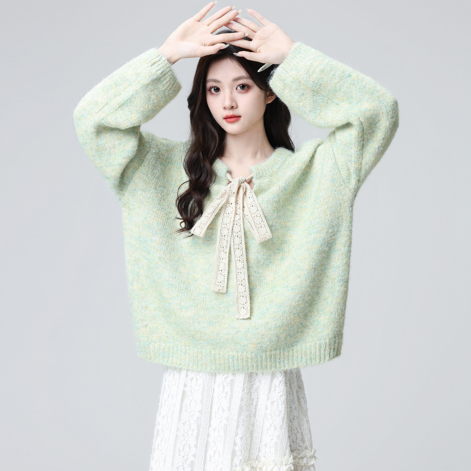 绿色圆领毛衣女秋冬2025冬新款蕾丝蝴蝶结宽松加厚内搭针织衫上衣