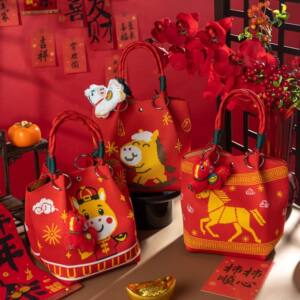 马年红色招财手拎包喜庆礼品袋
