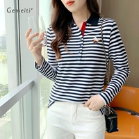 Белый темно -синий