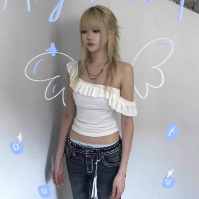 时髦辣妹25年新品超绝显瘦设计感露肩单肩荷叶边花边装饰上衣背心