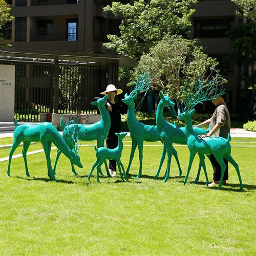 仿铜鹿雕塑户外庭院花园装饰景观园林大型抽象落地草坪公园玻璃钢