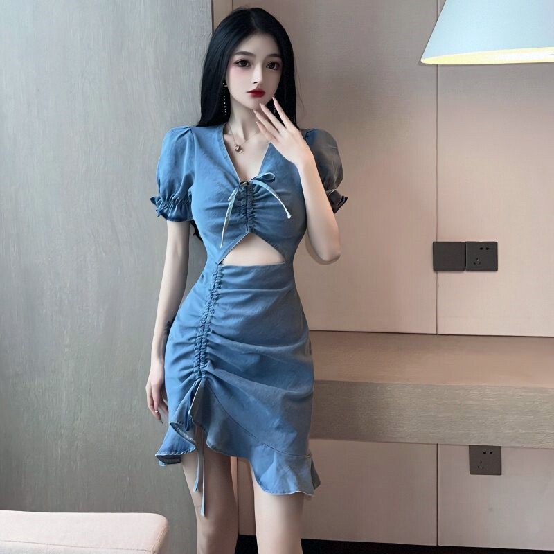 设计感小众抽绳露脐荷叶边牛仔修身显瘦连衣裙2026春夏季新款裙子