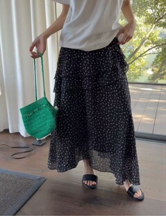 春日来信 moon复古设计感木耳边不规则高腰显瘦碎花半身裙 About