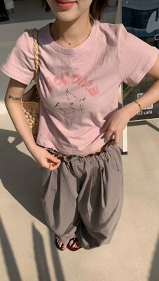 显高！做旧字母梨子印花短款T恤