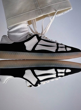 2025新款 西海岸街头风 黑白色 撞色立体骨头 生胶德训鞋 休闲鞋