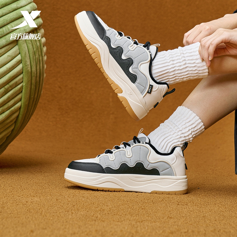 特步华夫鞋女鞋冬季新款加绒保暖板鞋休闲运动鞋女士厚底增高鞋子