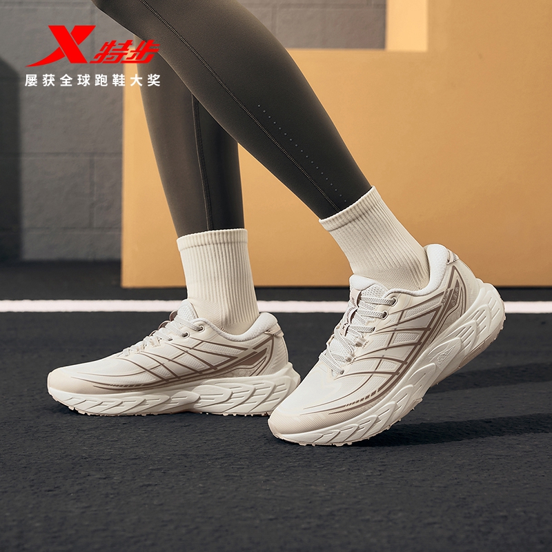 特步昆吾3.LITE女跑鞋防泼水