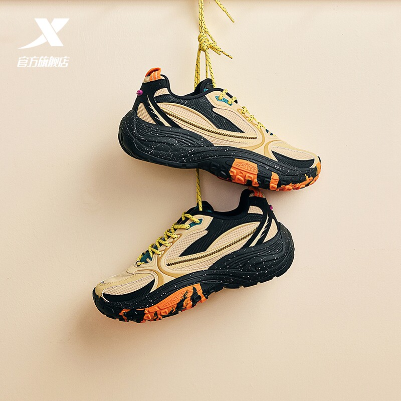 特步山海9代丨休闲鞋男冬季百搭轻便运动鞋增高复古老爹鞋户外鞋