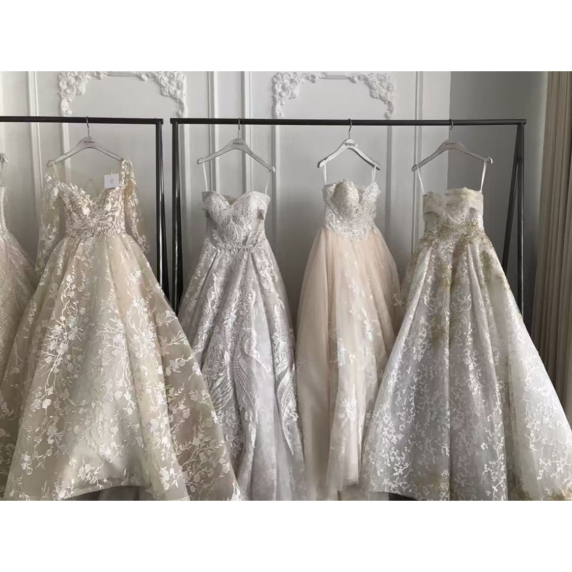 影楼婚纱礼服壁挂架 简约铁艺不锈钢上墙式服装陈列架