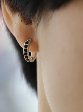 日本AMP JAPAN黑色氧化锆锤打不规则低调消光925银耳钉NMAJ-503WH