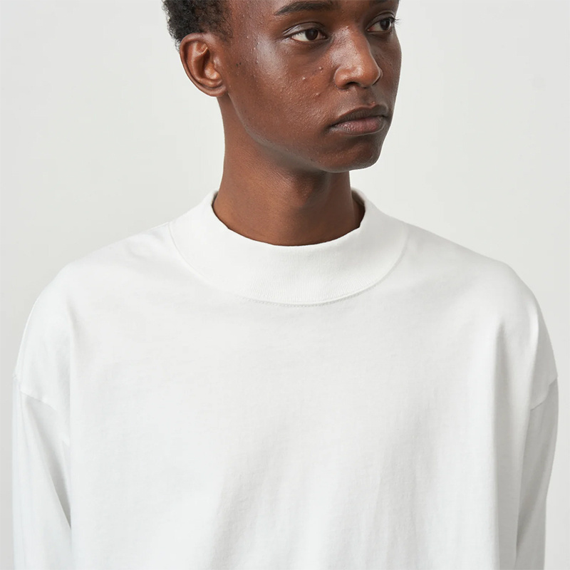 厚实微粗糙感干爽半高领T恤