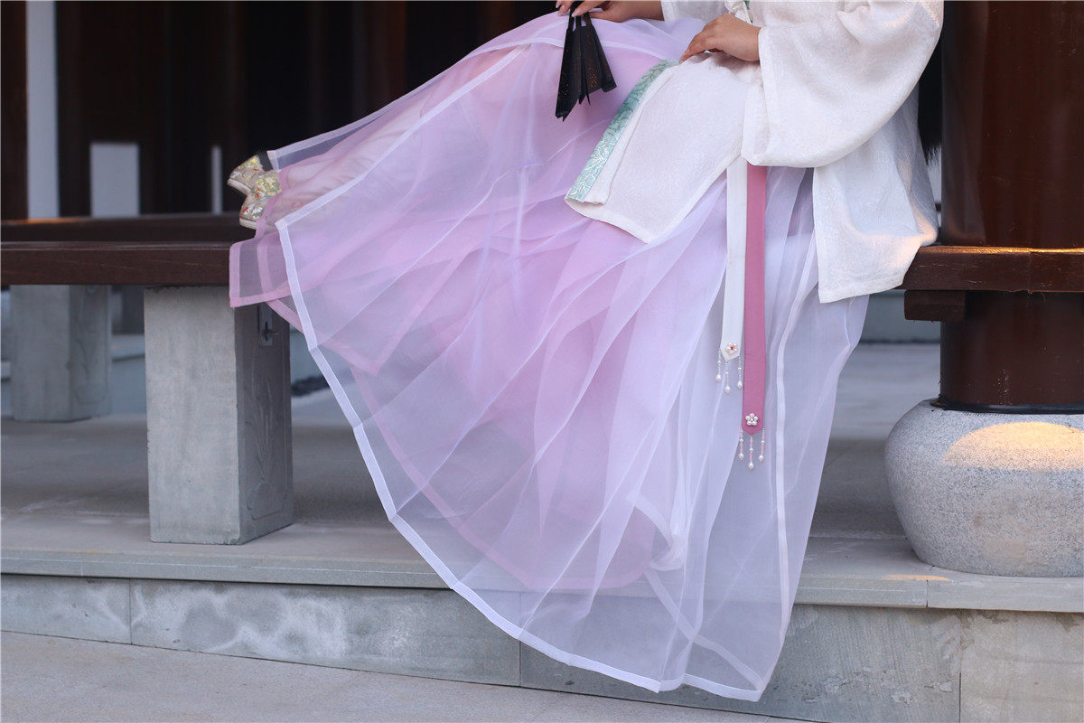 簪花阁汉服定制雾白色粉紫色明制汉服桑蚕丝真丝绡马面裙百迭裙