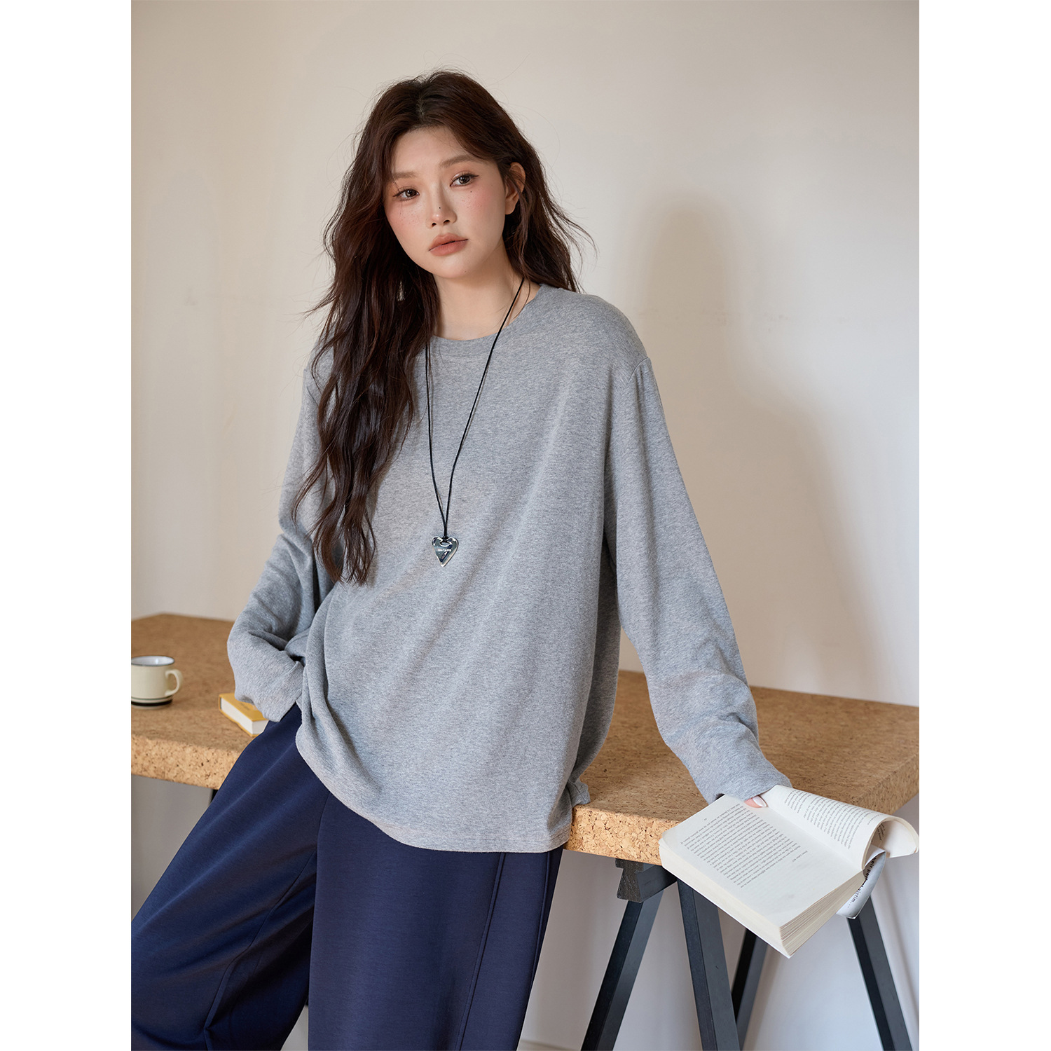 大码女装软糯双色宽松打底衫女2025早秋显瘦时尚百搭简约套头上衣