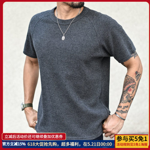 沾酱华夫格圆领短袖T男
