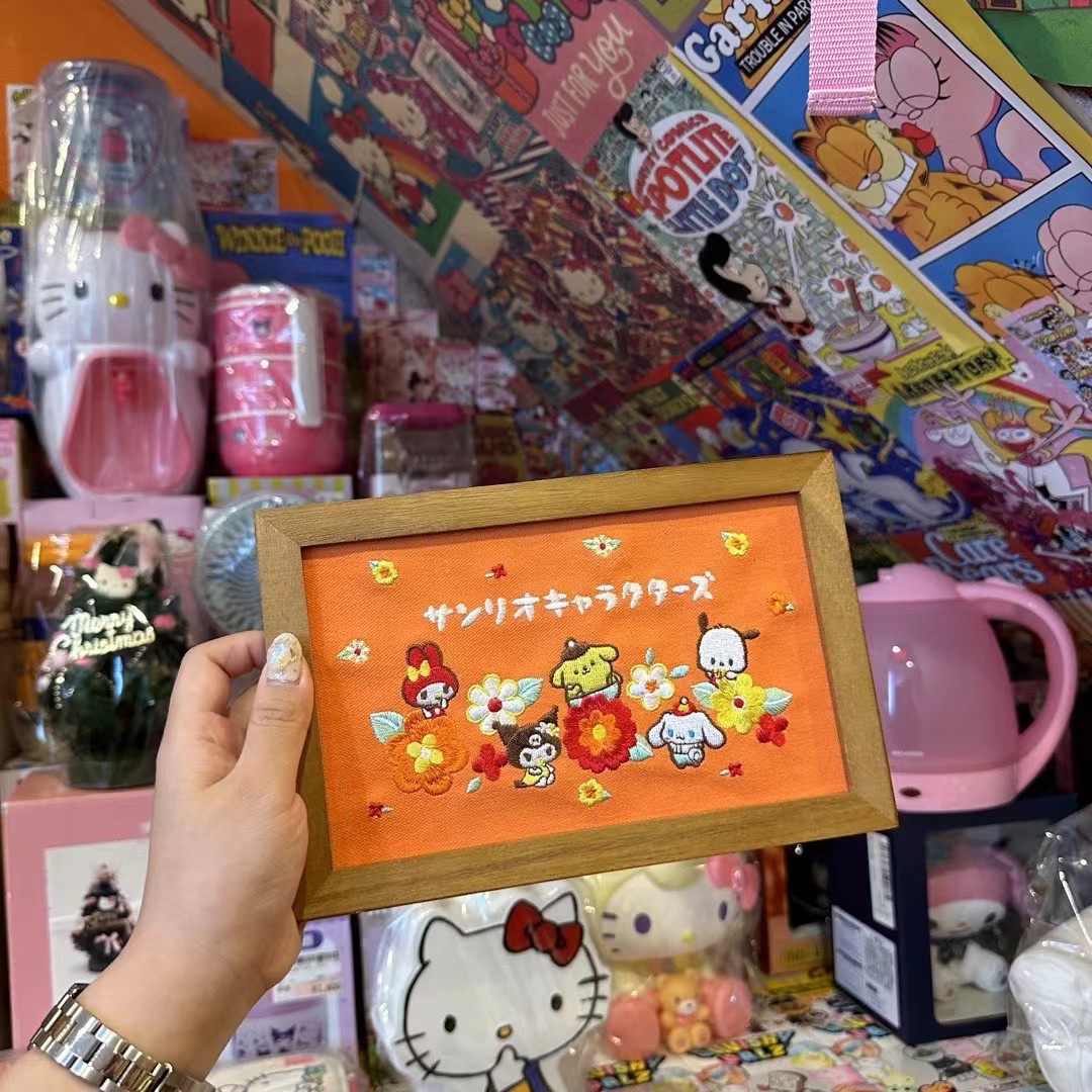 三丽鸥Hello kitty 全家福 挂件 墙饰 全新未使用 中间刺绣的