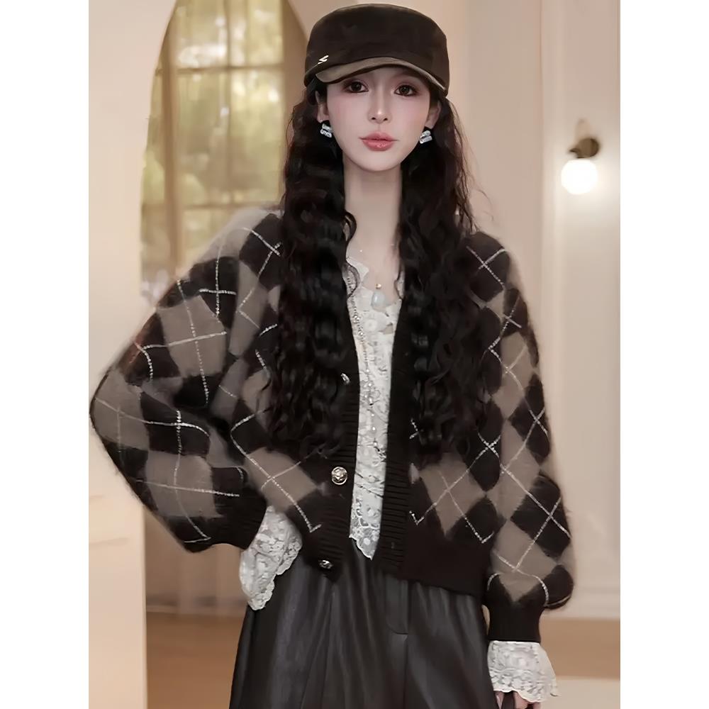 巨好看的冬装一整套女2025年新款棱形格毛衣外套松紧腰皮裤两件套