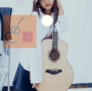 创作者:星空梦想。36寸旅行吉他,云杉桃花芯面单。
