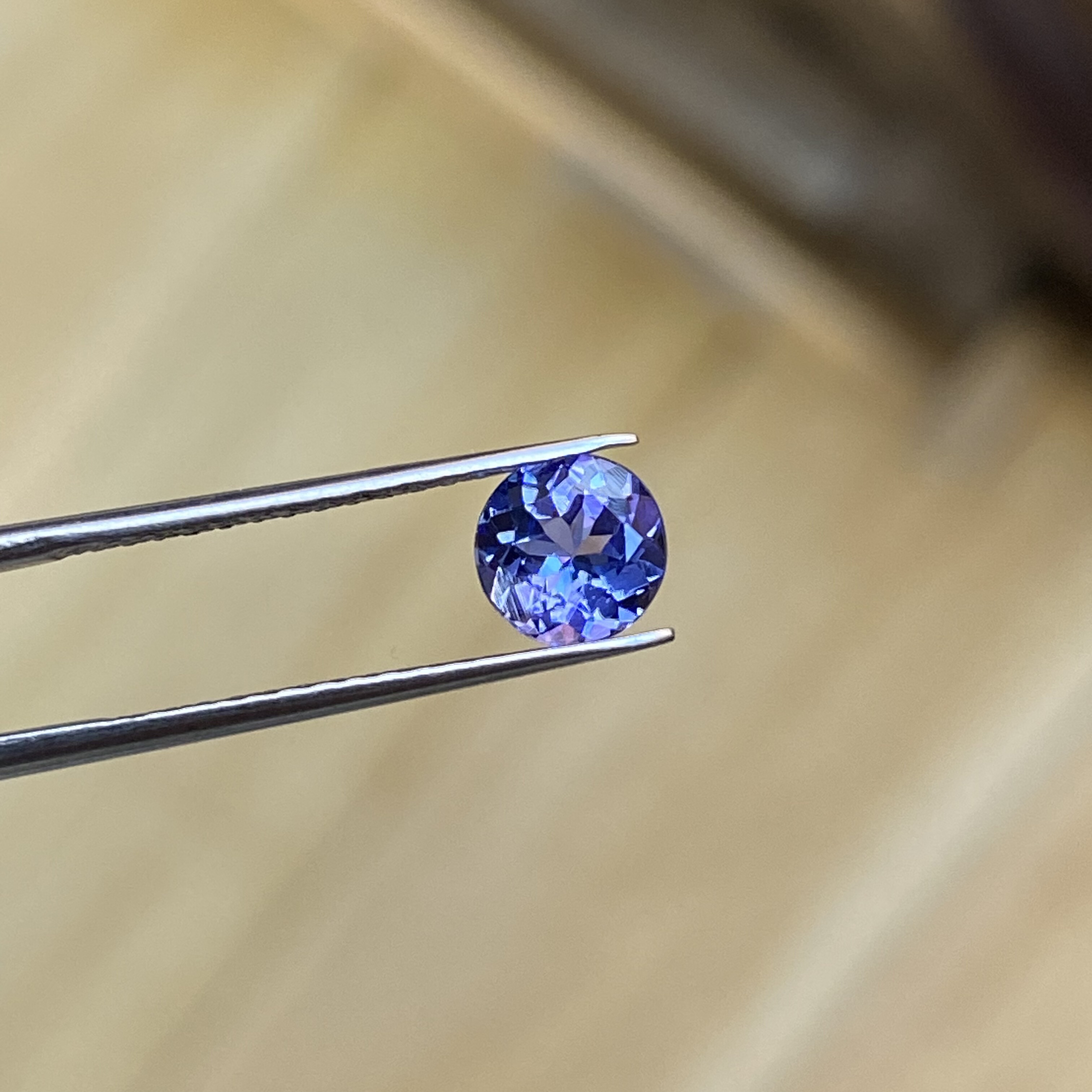 新货天然坦桑石圆形戒面宝石裸石颜色 3A+全净体 6x6mm  0.86克拉