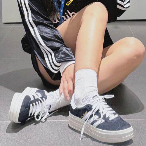 阿迪达斯adidas女鞋板鞋Gazelle Bold休闲松糕鞋运动鞋HQ6912