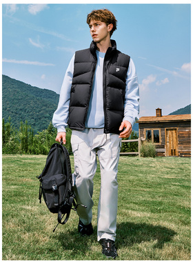 斐乐FILA黑色男女款立领宽松保暖运动休闲羽绒马甲T11U543901F-BK