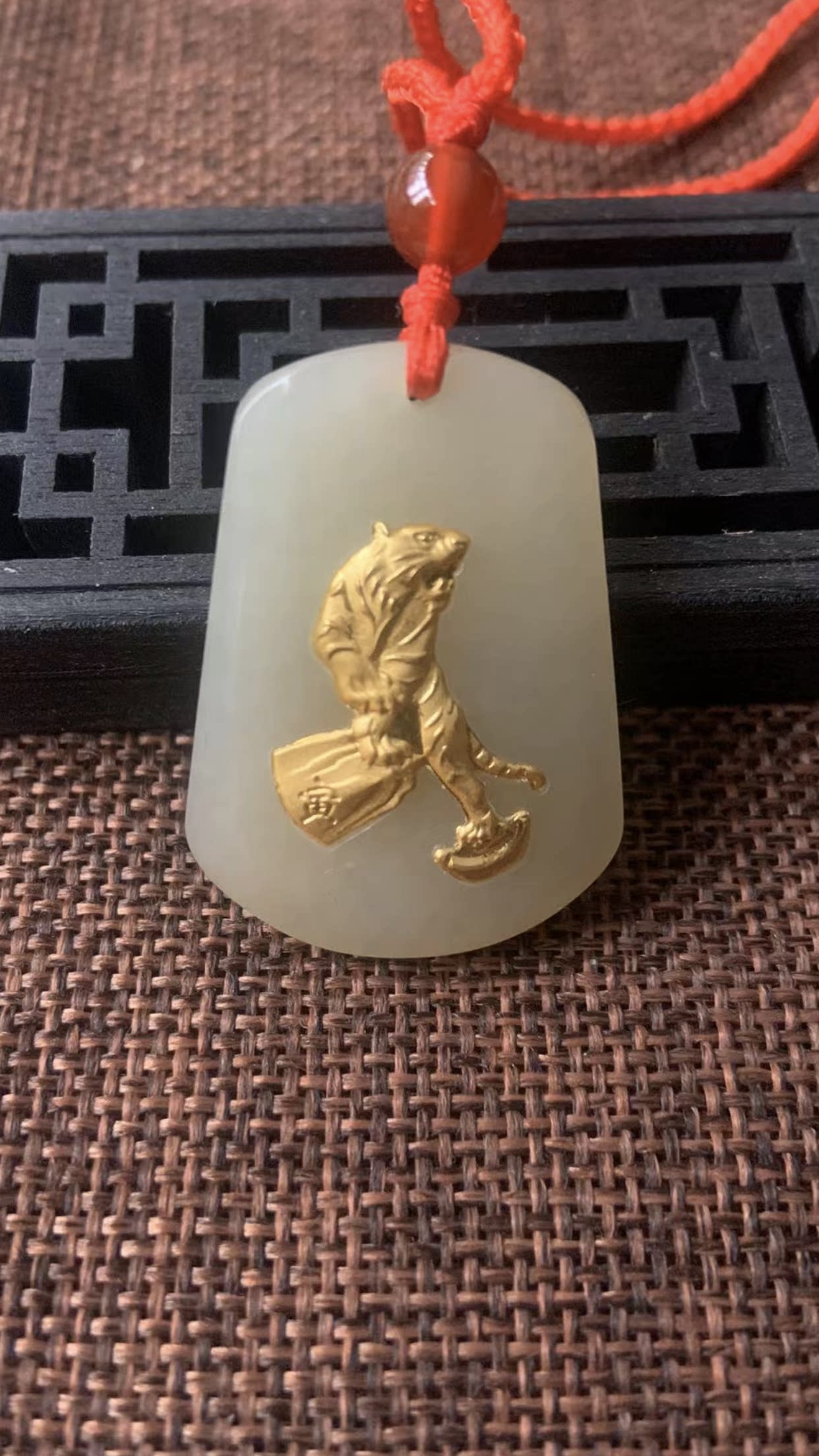天然和田玉生肖吊坠金镶玉十二生肖虎挂件黄金玉石虎虎生威玉佩