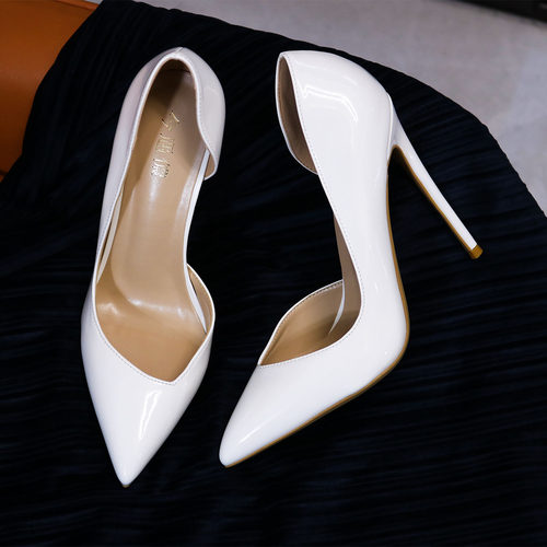 超浅口白色高跟鞋细跟尖头侧空v口 漆皮法式大小码宴会气质名媛CD