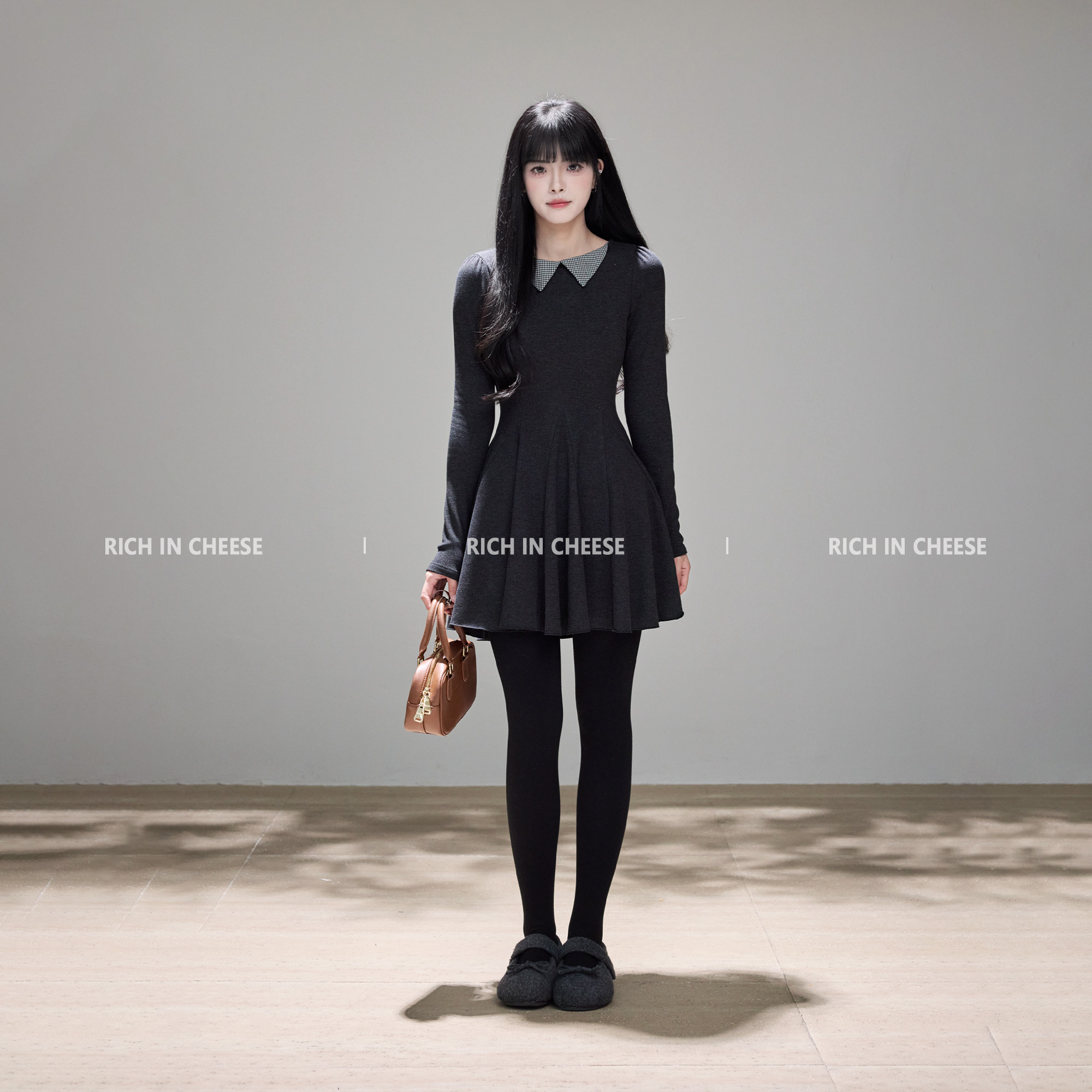 三角领巾设计针织弹力收腰连衣裙