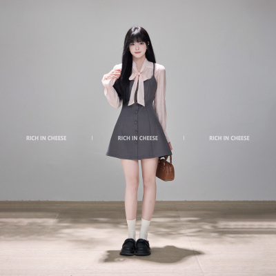 撞色系带领气质拼接收腰连衣裙