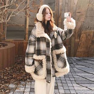 胖mm大码 保暖羊羔毛加厚宽松显瘦外套 复古格纹拼接毛领棉服女冬季
