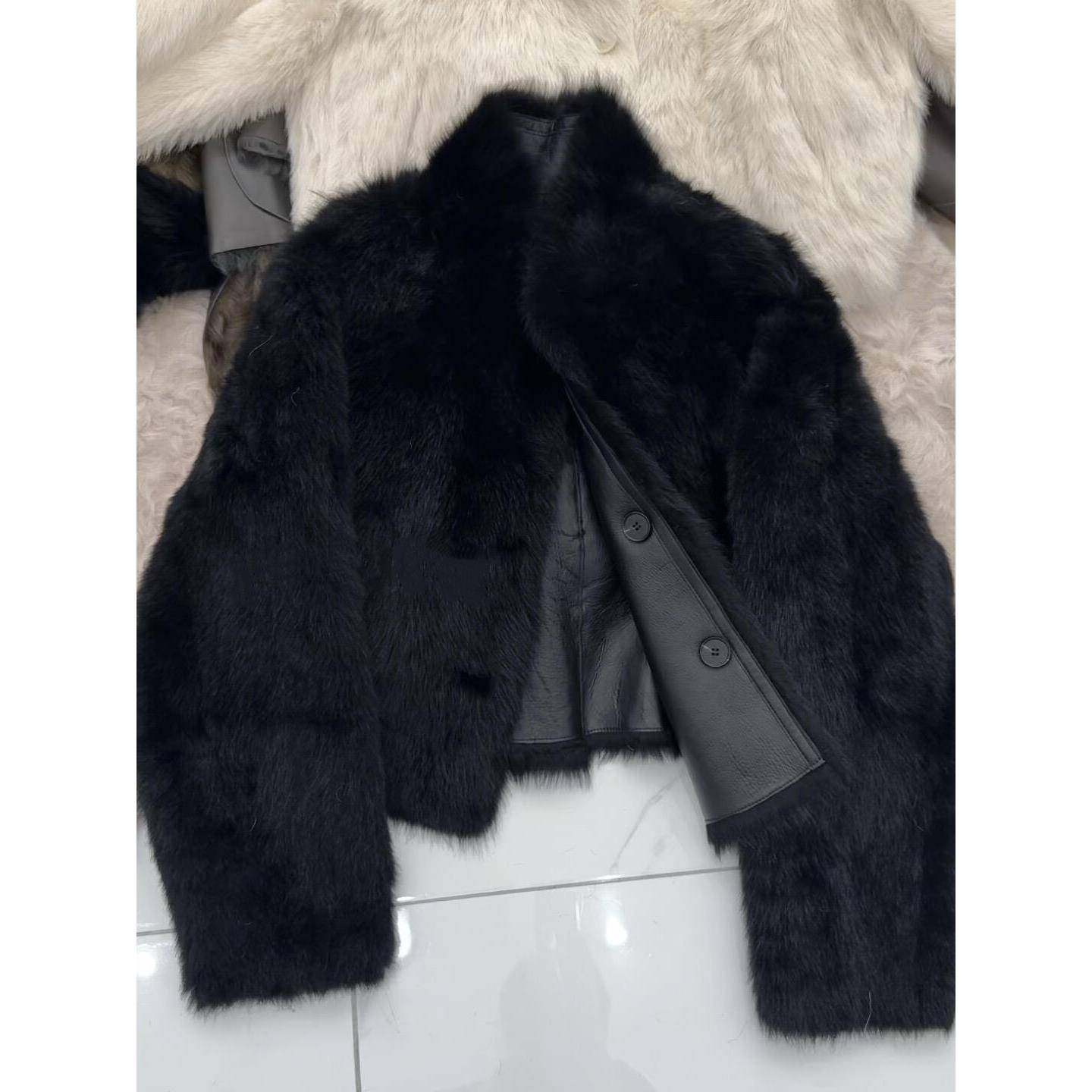 真兔毛两面穿皮毛一体外套女2025年秋冬季新款独特超好看短款加厚