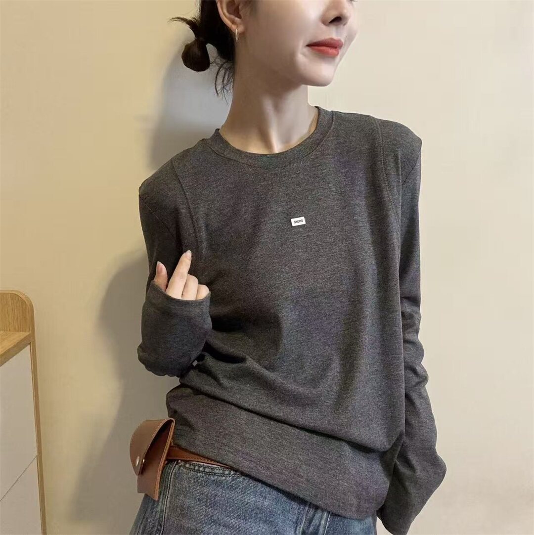 极简风圆领长袖T恤女2026春季新款宽松百搭打底衫小标上衣31326