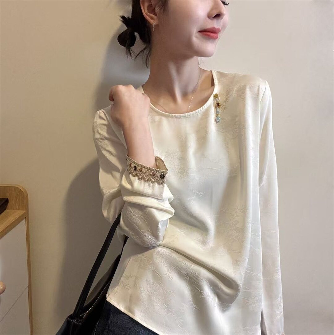 2026春季新款静奢新中式缎面提花长袖T恤女刺绣装饰宽松打底上衣