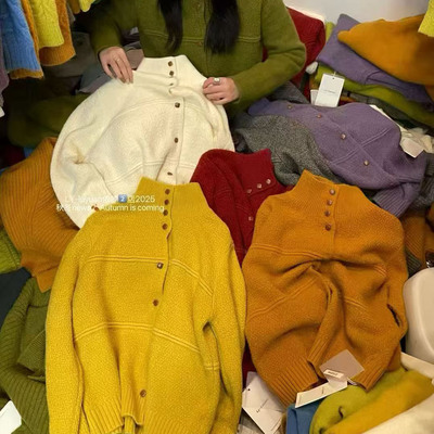 韩系慵懒风高领单排扣针织开衫女