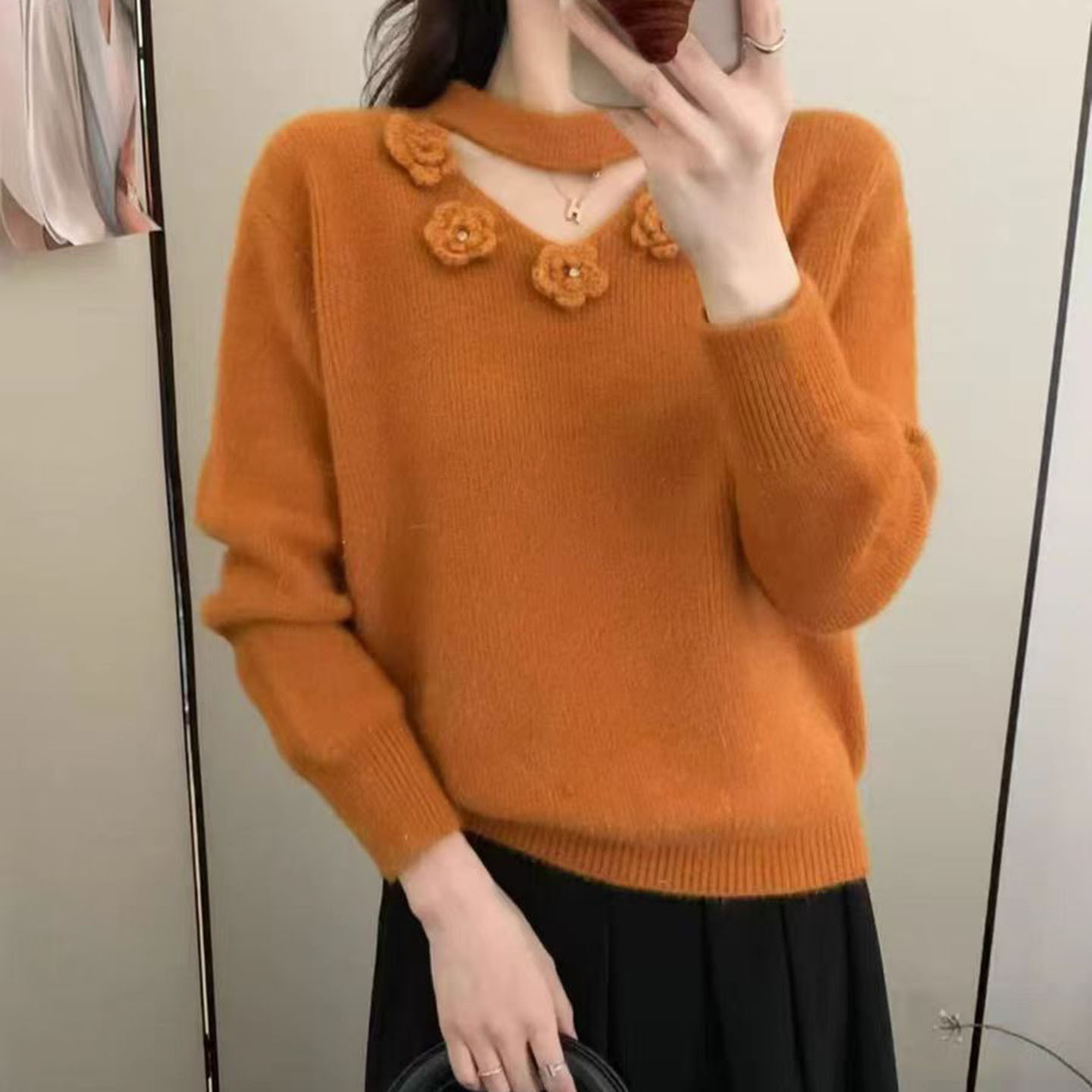 冬季温柔风立体花朵挂脖V领毛衣