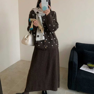 高腰显瘦遮肉半身裙针织三件套装 冬季 围巾 保暖复古波点开衫 新款