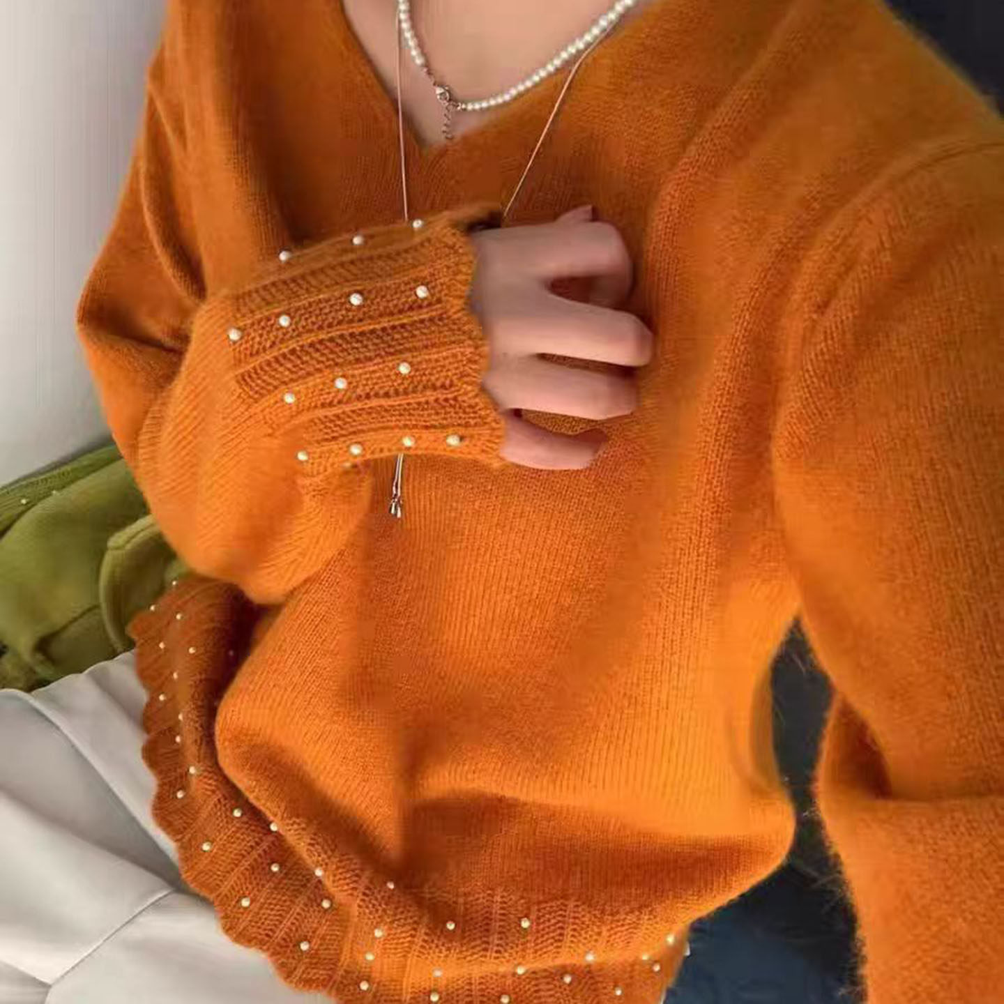 法式设计感v领钉珠拼接针织衫女秋冬新款时尚宽松内搭保暖打底衫,女装/女士精品,毛针织衫,淘宝优惠券,粉丝福利购,淘宝优惠卷