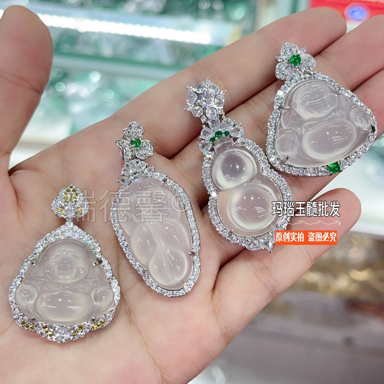 天然冰种玉髓佛树叶葫芦吊坠