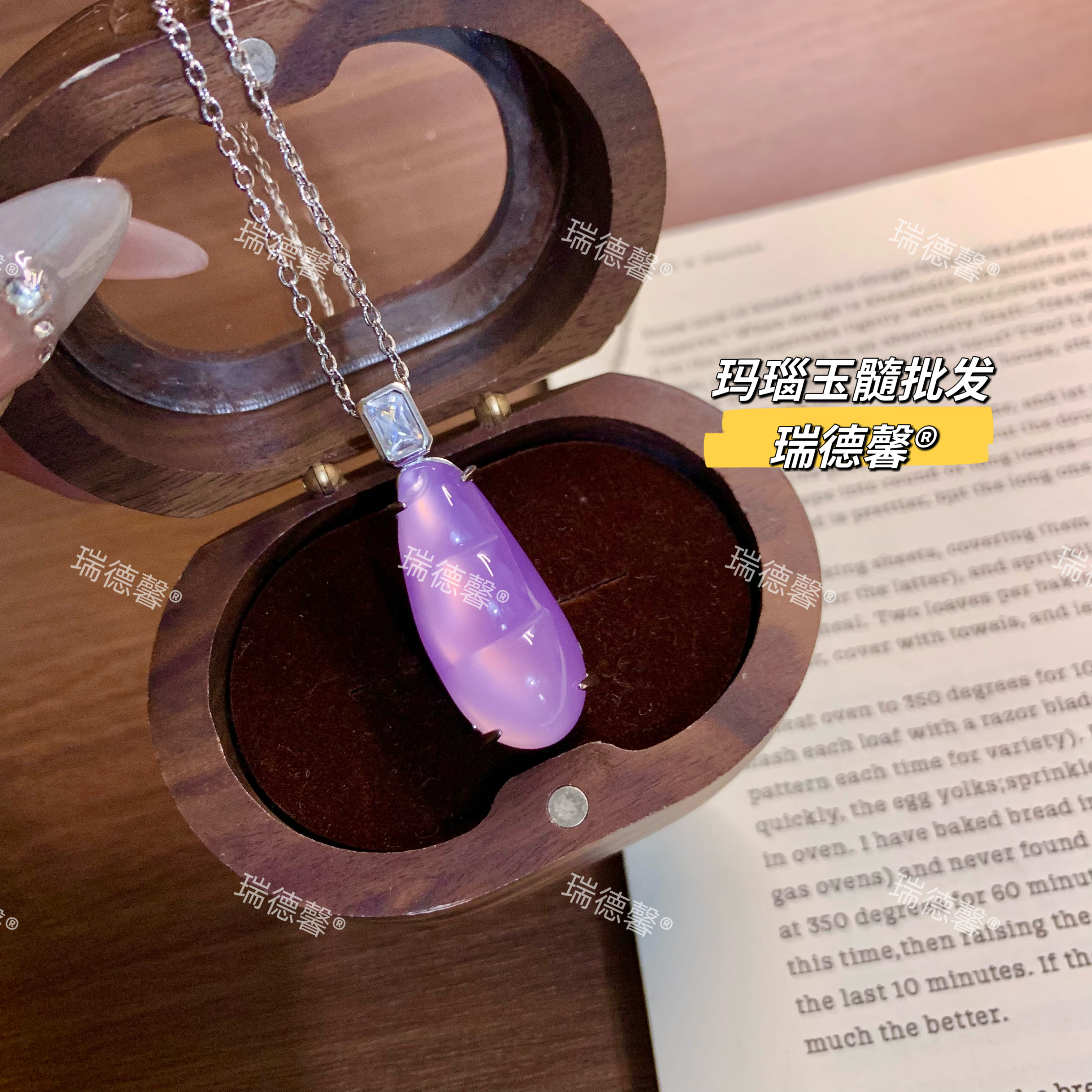 冰种粉玉髓豆子吊坠女款福豆项链镶嵌挂件粉玛瑙玉豆角坠子新中式