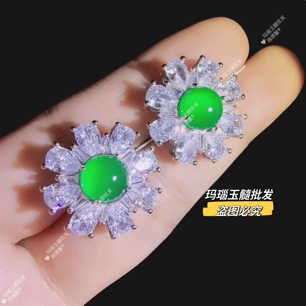 帝王绿花朵玉髓耳钉翡翠色绿玛瑙