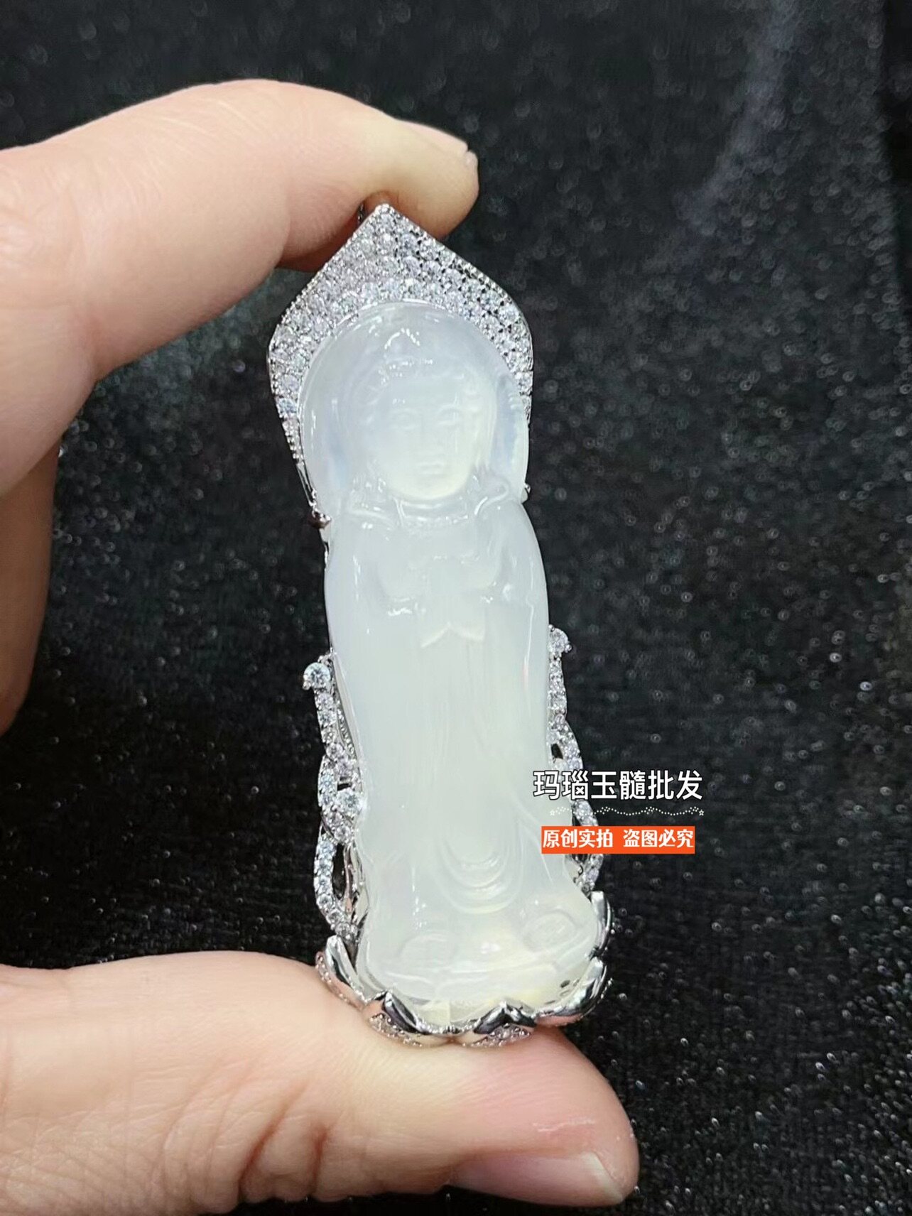 冰种玉髓站观音吊坠男女款本命年项链菩萨毛衣链高冰白玛瑙玉观音