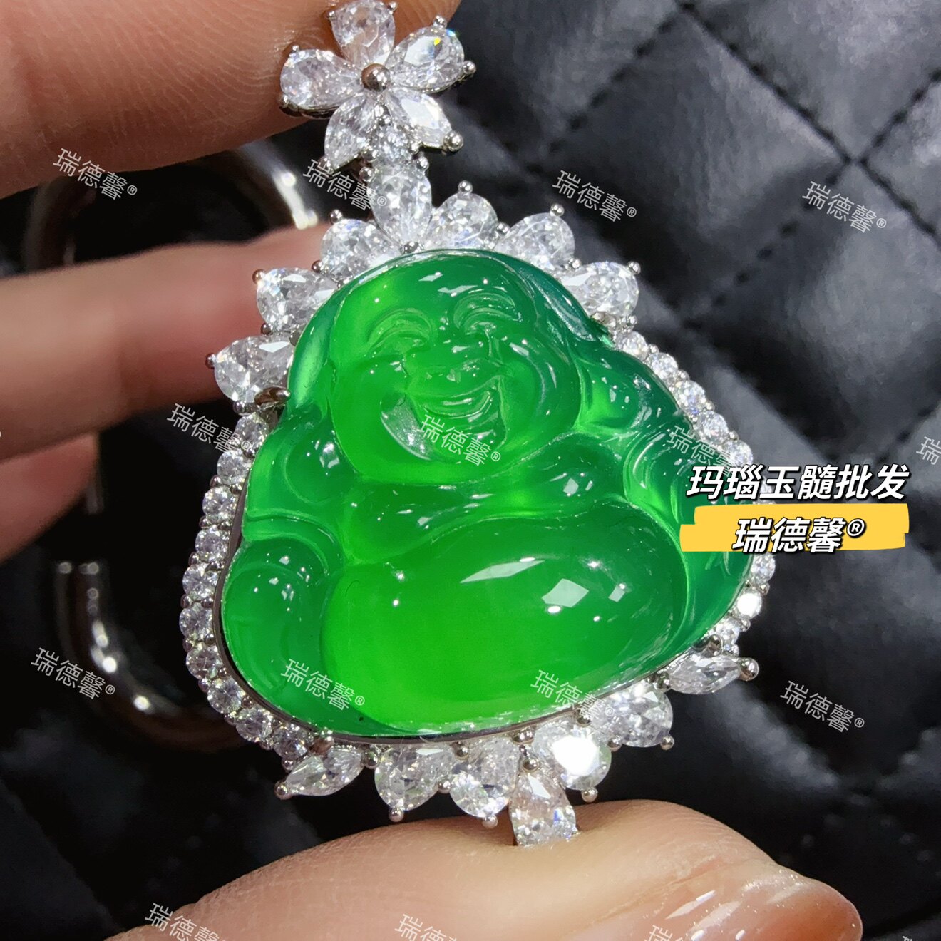 帝王绿玉髓佛公吊坠玛瑙翡翠色