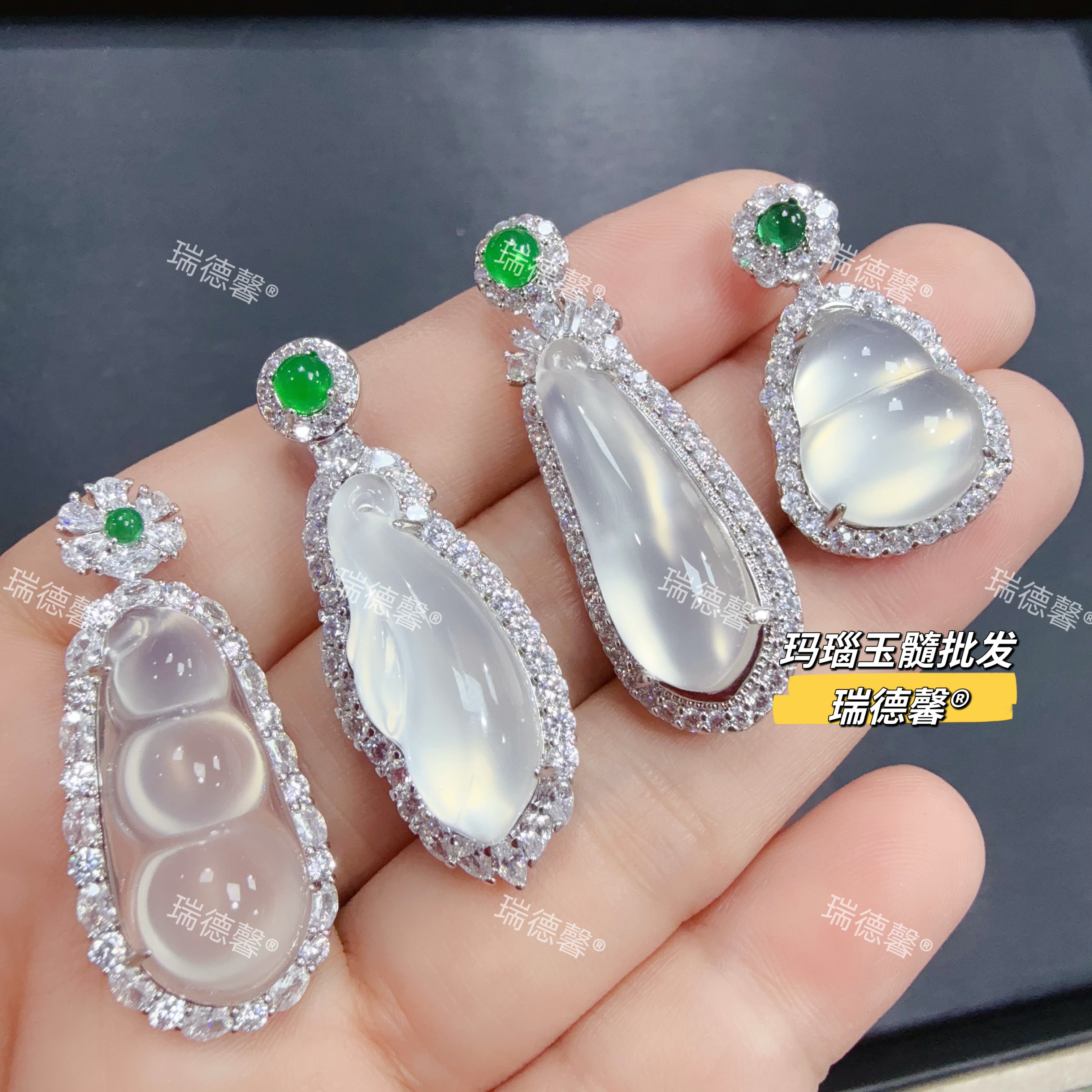 天然冰种玉髓福瓜吊坠福豆小葫芦