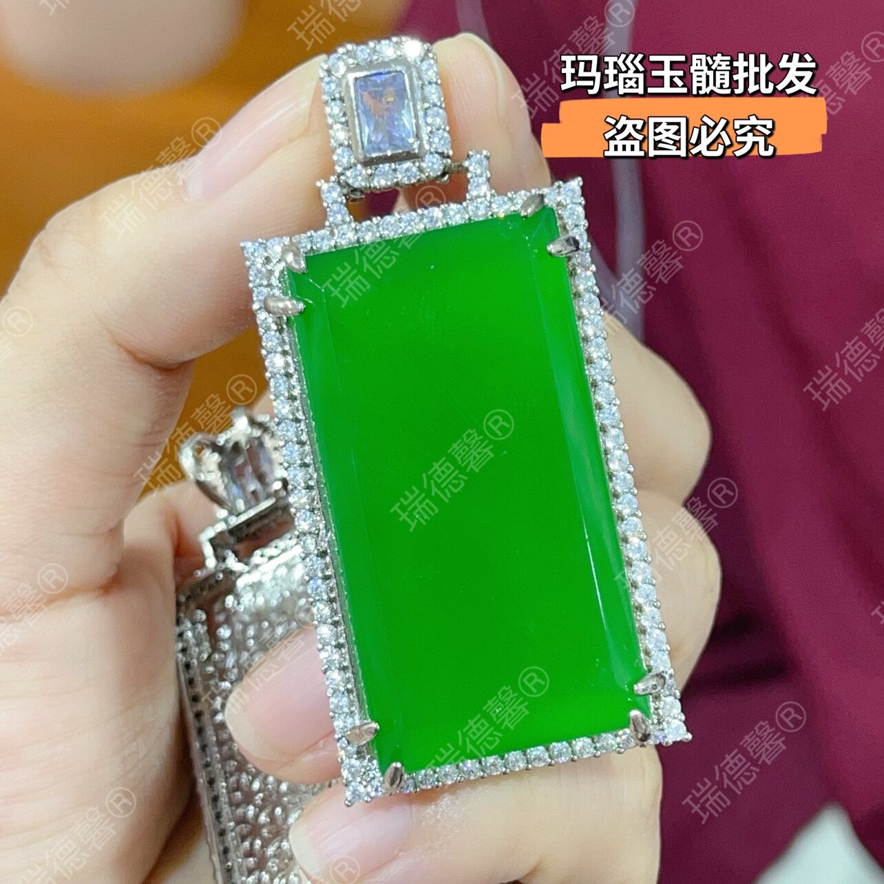 冰种绿玉髓无事牌男款平安牌本命年女毛衣链大牌子满翠绿色玉佩