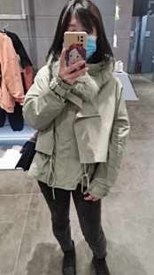 短款轻便羽绒服女白鹅绒面包服2025冬新款宽松外套可拆卸狐狸毛领