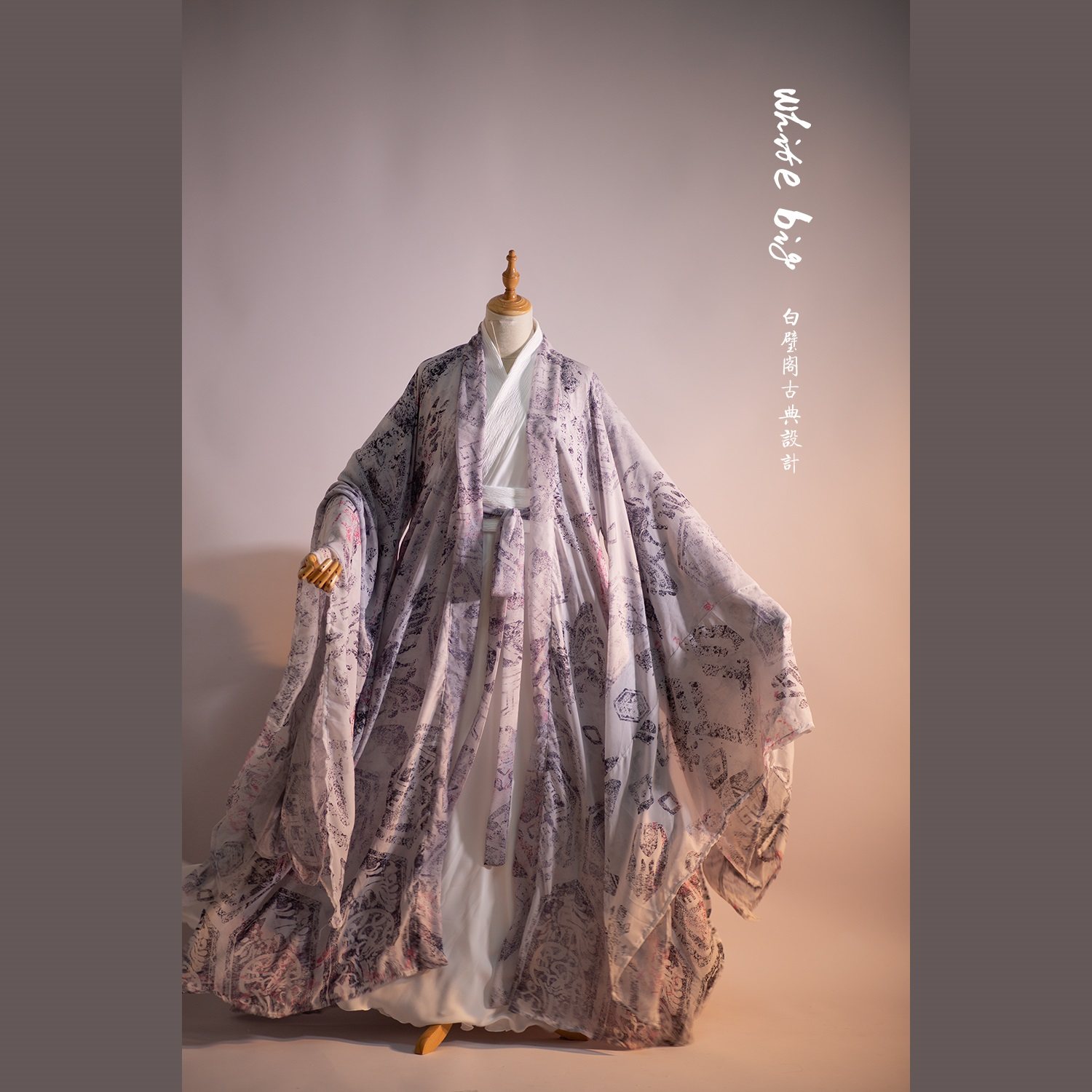 质子烬  灰白石刻风印花男古装  cos 长月