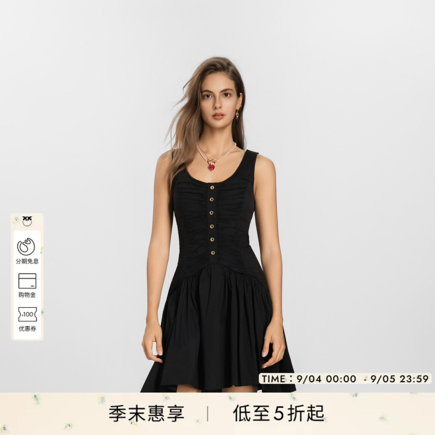 圆领褶皱喇叭短款连衣裙										